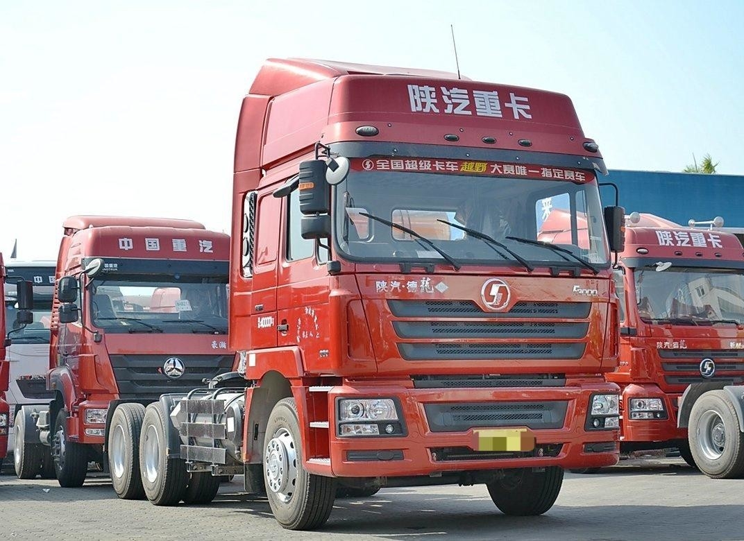 Shacman Truck Head 6*4 Drive Mode Cheval Tracteur GNL Grand pétrolier à gaz 380 chevaux Transports de charbon