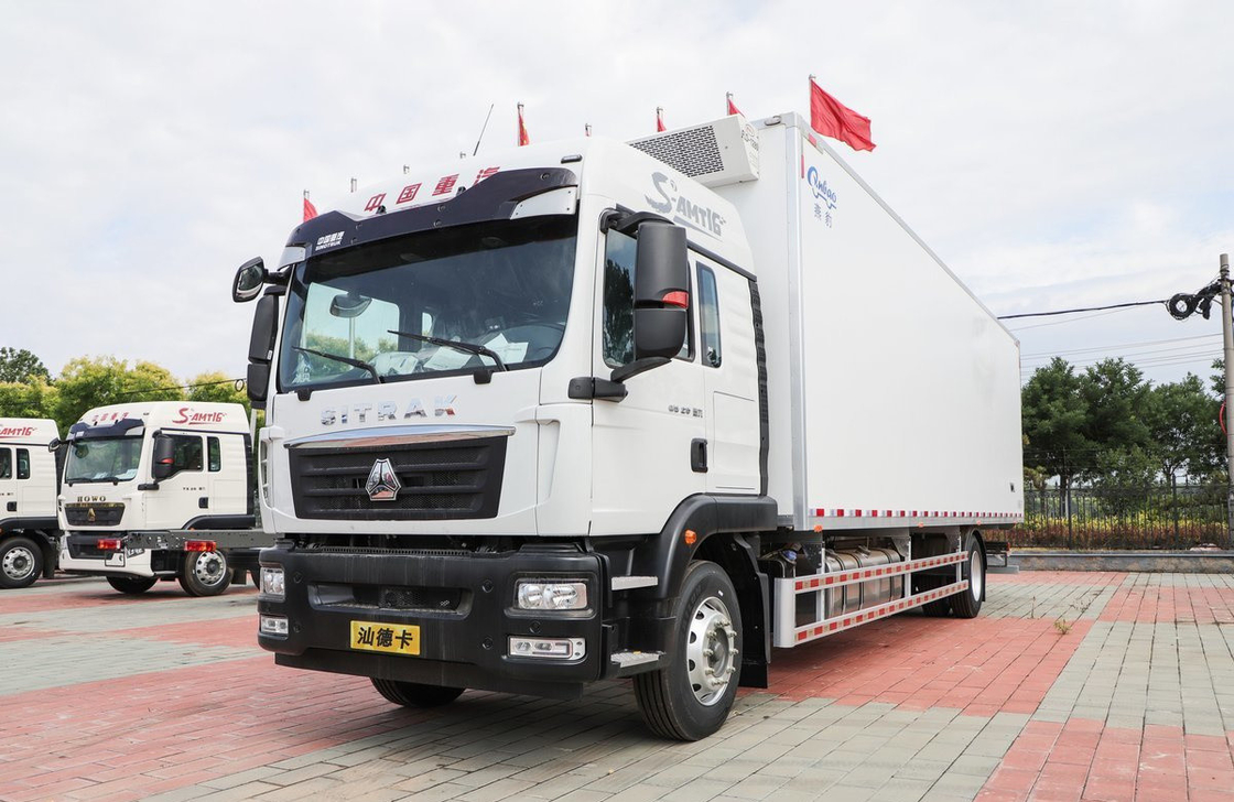 Réfrigérateur de refroidissement Van Sinotruck 4*2 mode de conduite 9,5 mètres de long Box SITRAK 290hp