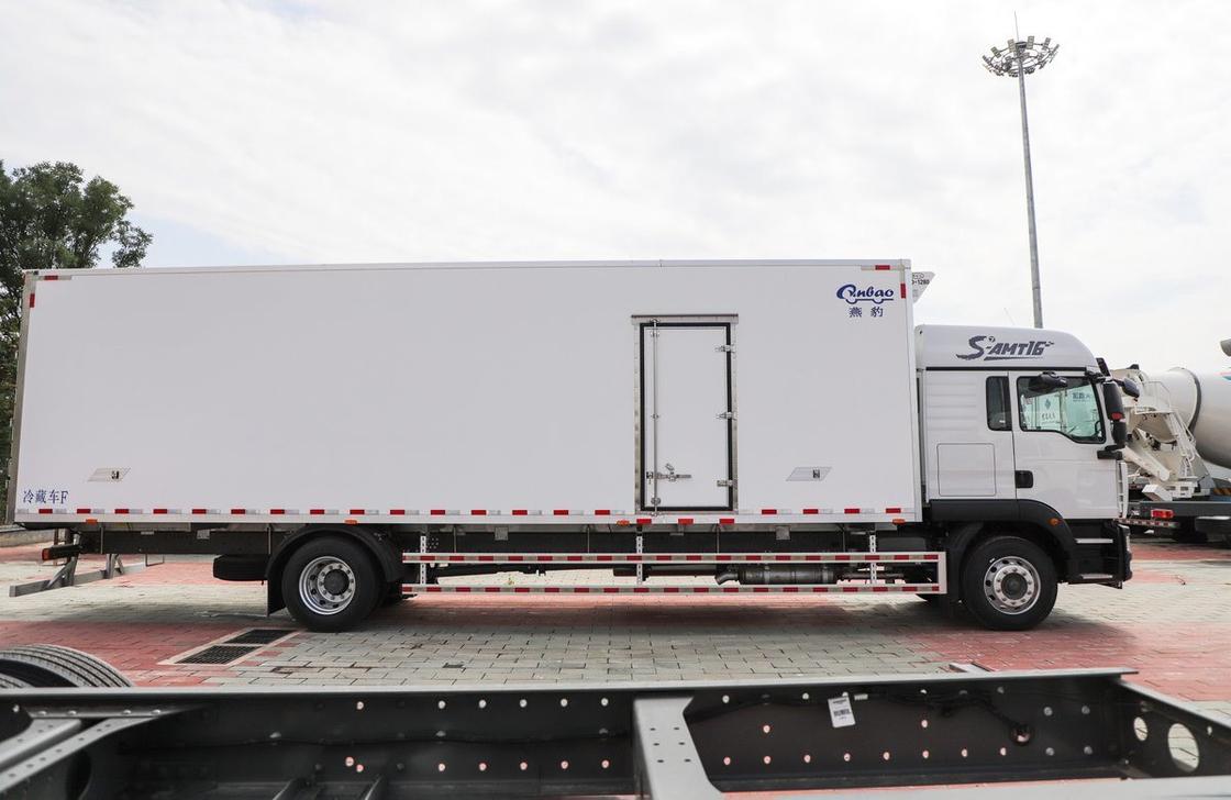 Réfrigérateur de refroidissement Van Sinotruck 4*2 mode de conduite 9,5 mètres de long Box SITRAK 290hp