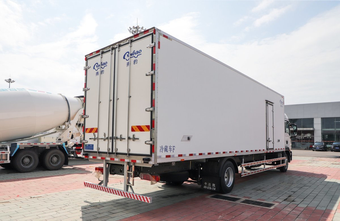 Réfrigérateur de refroidissement Van Sinotruck 4*2 mode de conduite 9,5 mètres de long Box SITRAK 290hp