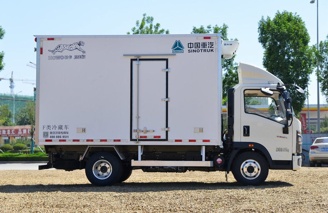 Camion congélateur à vendre Camion Sinotruck Howo 4*2 Camion réfrigérateur à un seul essieu Camion fourgon Carton 20 cubic