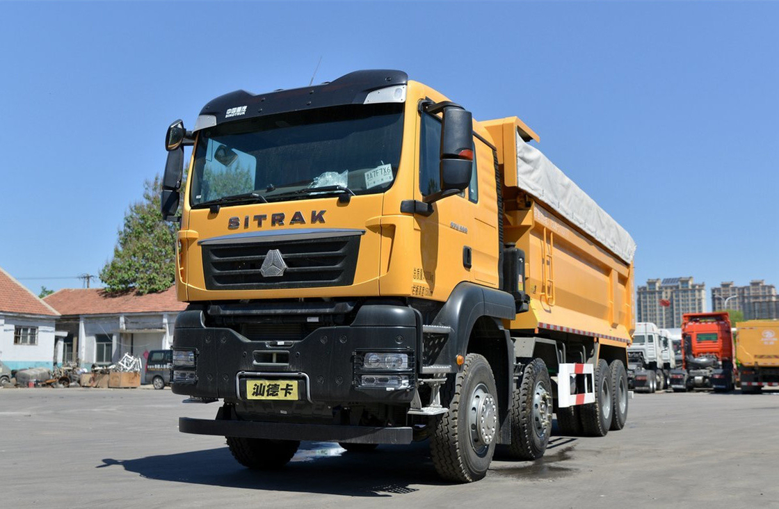 Chariot de décharge minière Sinotruck 8*4 SITRAK Weichai 400 ch 30-50 tonnes Charge utile 12 roues LHD/RHD