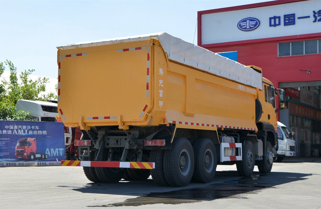 Chariot de décharge minière Sinotruck 8*4 SITRAK Weichai 400 ch 30-50 tonnes Charge utile 12 roues LHD/RHD