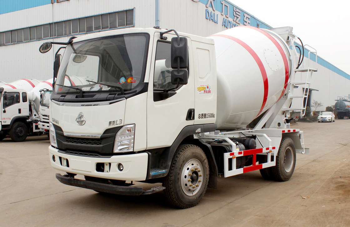 Camion mélangeur de béton Liuqi 4×2 avec 6 pneus Petit mélangeur de ciment 4 cubic Tanker Capacité 160 chevaux