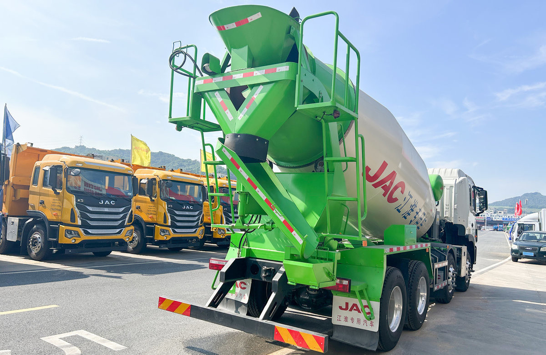 Camion à béton mobile 7-8m3 Camion à ciment Mixeur de ciment Camion de la marque chinoise JAC Yuchai 350 ch