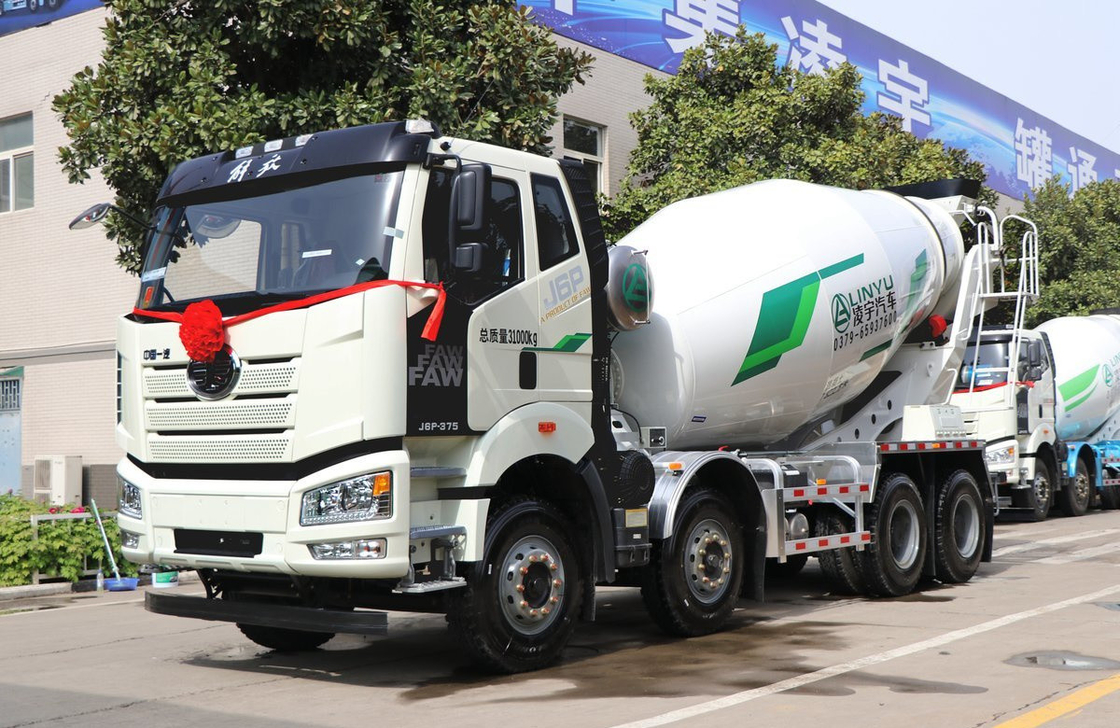 Camion à béton 12 roues 8*4 FAW Mixer 375hp Une cabine de couchage 8 cubic Tanker