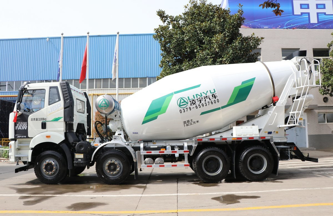 Camion à béton 12 roues 8*4 FAW Mixer 375hp Une cabine de couchage 8 cubic Tanker