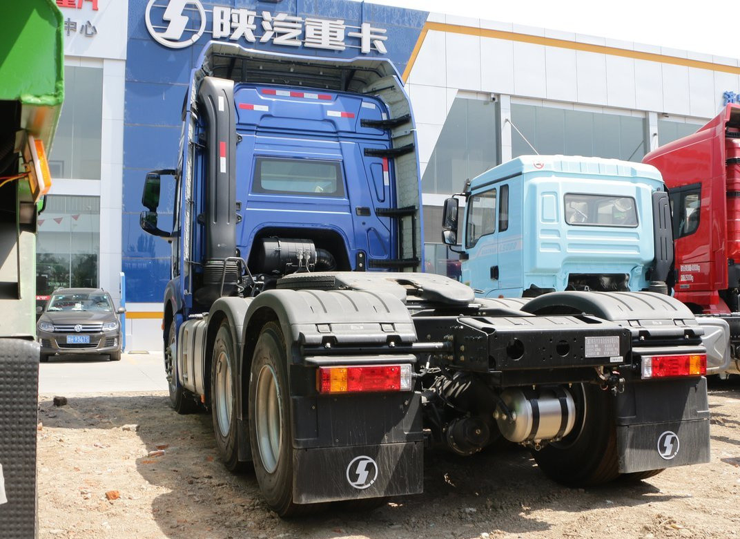 Unité de tracteur camions couleur bleue cabine haut toit 480hp Shacman H6000 Prime Mover boîte de vitesses rapide