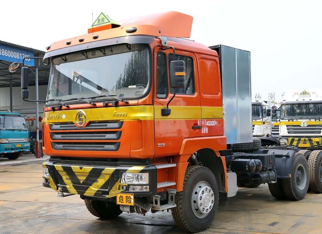Tête de tracteur de camion Shacman Cheval de transport de gaz 6*4 avec 3 essieux Weichai 350hp LNG manuel