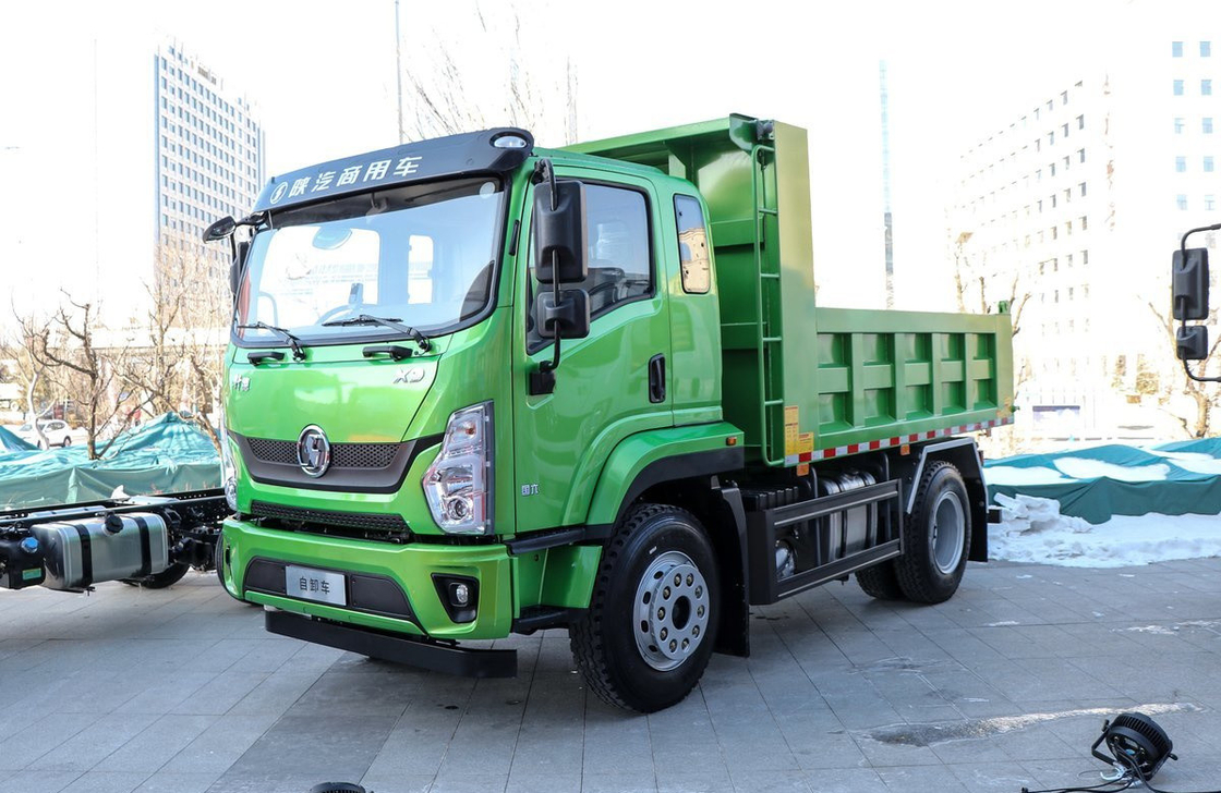 8 tonnes Petit camion-déchargeur à vendre Shacman Tipper 3,75 mètres Boîte à axe unique 200L pétrolier