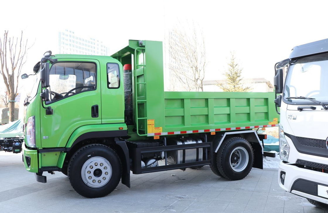 8 tonnes Petit camion-déchargeur à vendre Shacman Tipper 3,75 mètres Boîte à axe unique 200L pétrolier