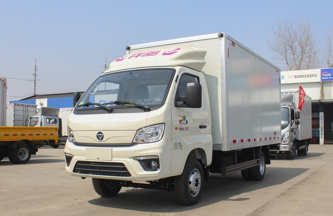 Mini Box Truck 3,7 mètres Van Box avec 2 portes Cabine simple avec A / C Moteur à essence 6 pneus