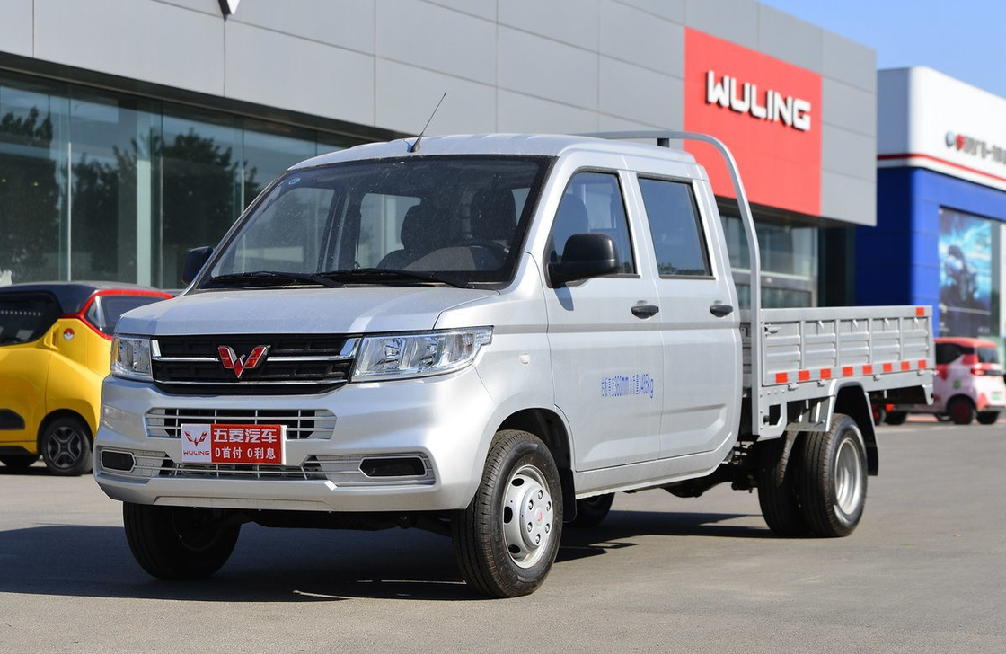 Box Truck Cargo Wuling Light Truck Double cabine 3350 mm Arête 4*2 Mode de conduite 6 pneu