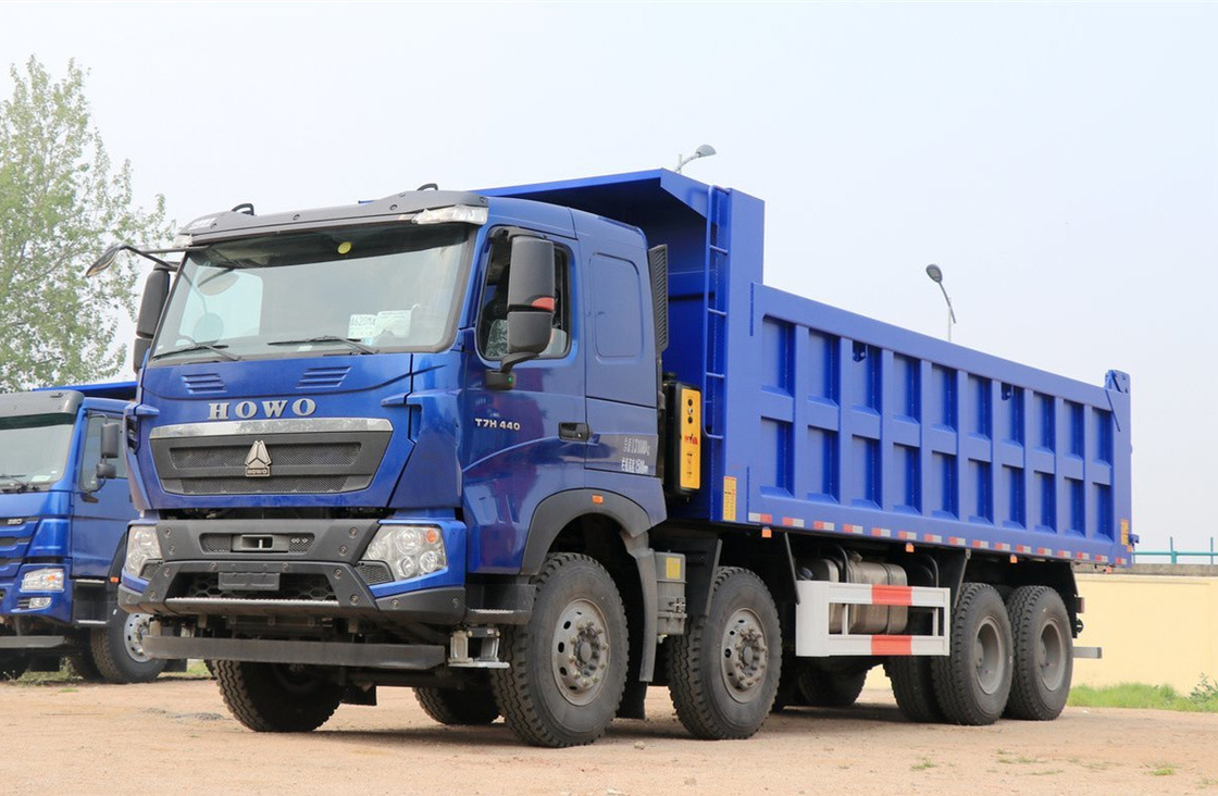 Camion à bascule Howo 12 pneus Howo T7 Dumpper Printemps à feuille 440 chevaux 30-50 tonnes Charge utile Boîte épaissie