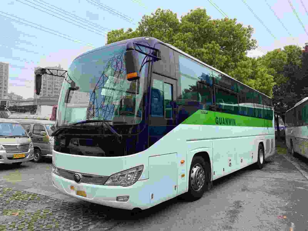 Autobus YUTONG luxe d'occasion 2015 année Euro-IV émission 51 sièges Grand compartiment à bagages