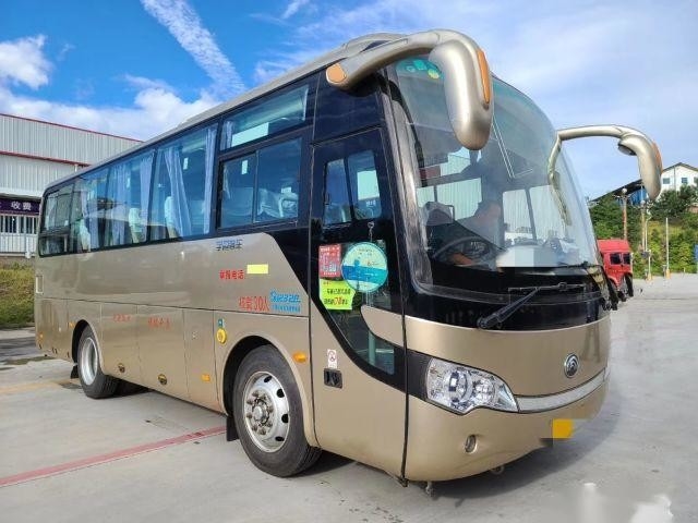 Deuxième main Youtong Coach Bus ZK6808 à la main gauche 30 sièges L'utilisation du printemps en Afrique