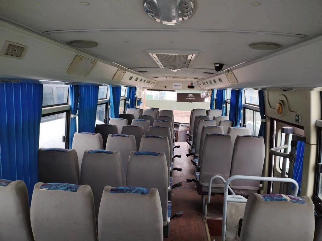 Autocars d'occasion Yutong 2 par 3 places Aménagement 59 places Autobus d'occasion 2016 Année bonne climatisation