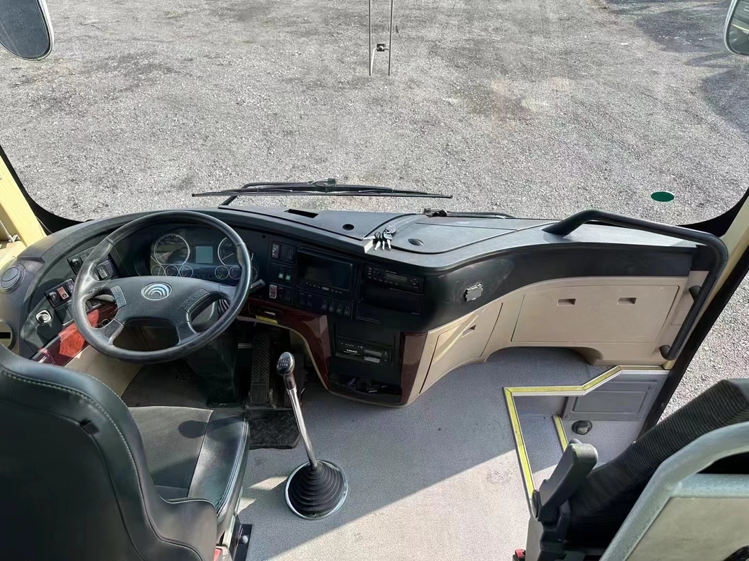 Utilisé Passager et Voyage 2015 Année 39 sièges YUTONG Bus ZK6876 Leaf Spring Utilisation sur la mauvaise route