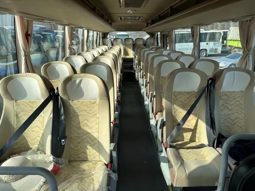 Utilisé Passager et Voyage 2015 Année 39 sièges YUTONG Bus ZK6876 Leaf Spring Utilisation sur la mauvaise route