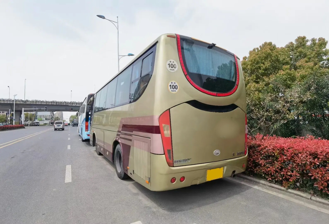 BJ6800 Autobus diesel à conduite gauche climatisé de la marque Futian avec un grand espace pour les bagages