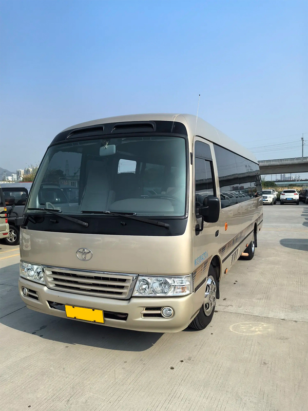 Toyota Coaster 20 places électrique à porte chinoise Chine IV Champagne or Bus d'affaires de taille moyenne