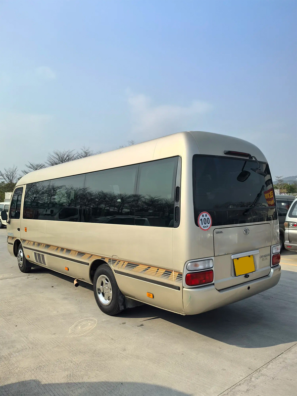 Toyota Coaster 20 places électrique à porte chinoise Chine IV Champagne or Bus d'affaires de taille moyenne