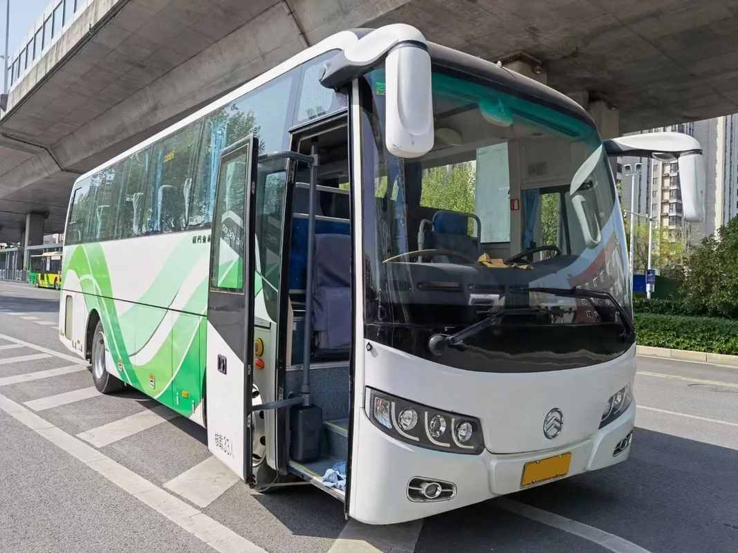 XML6857 33 places, moteur diesel blanc à porte unique et bus d'occasion climatisé