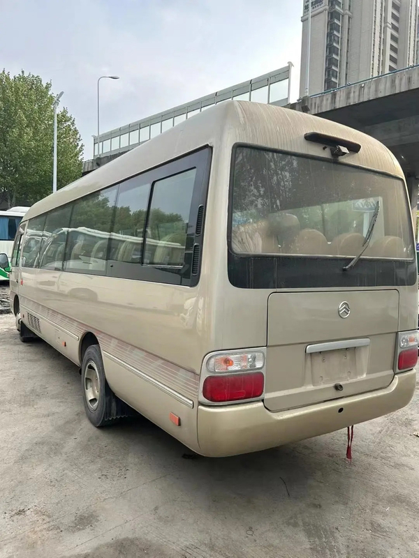 XML6770 28 sièges 7,7 mètres Golden Dragon Autobus de seconde main moyen Champagne Moteur avant doré
