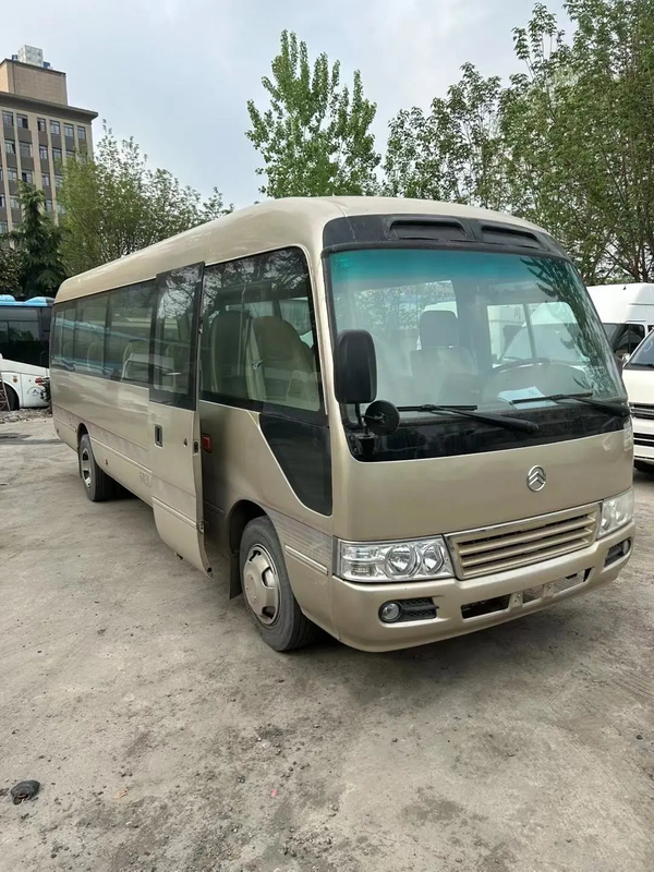 XML6770 28 sièges 7,7 mètres Golden Dragon Autobus de seconde main moyen Champagne Moteur avant doré