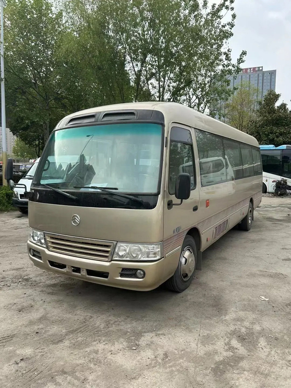 XML6770 28 sièges 7,7 mètres Golden Dragon Autobus de seconde main moyen Champagne Moteur avant doré