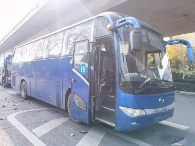 Conduite à gauche Grand espace pour les bagages 45 places Grand KingBus de passagers d'occasion