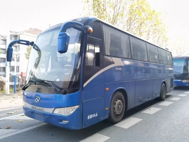 Conduite à gauche Grand espace pour les bagages 45 places Grand KingBus de passagers d'occasion