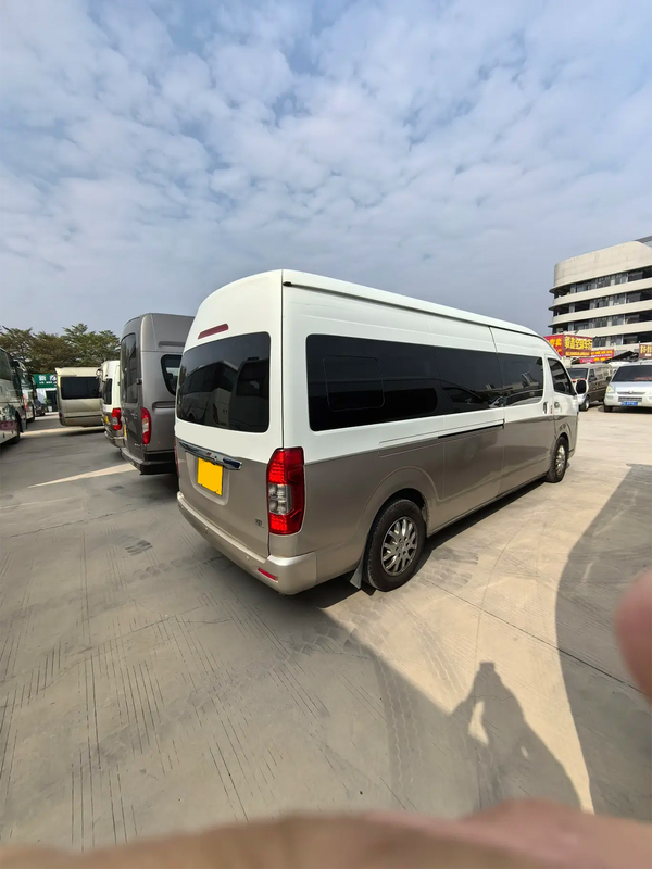 Minicoche d'occasion 2017 année 19 sièges moteur à huile porte oscillante externe Jinlong Hiace