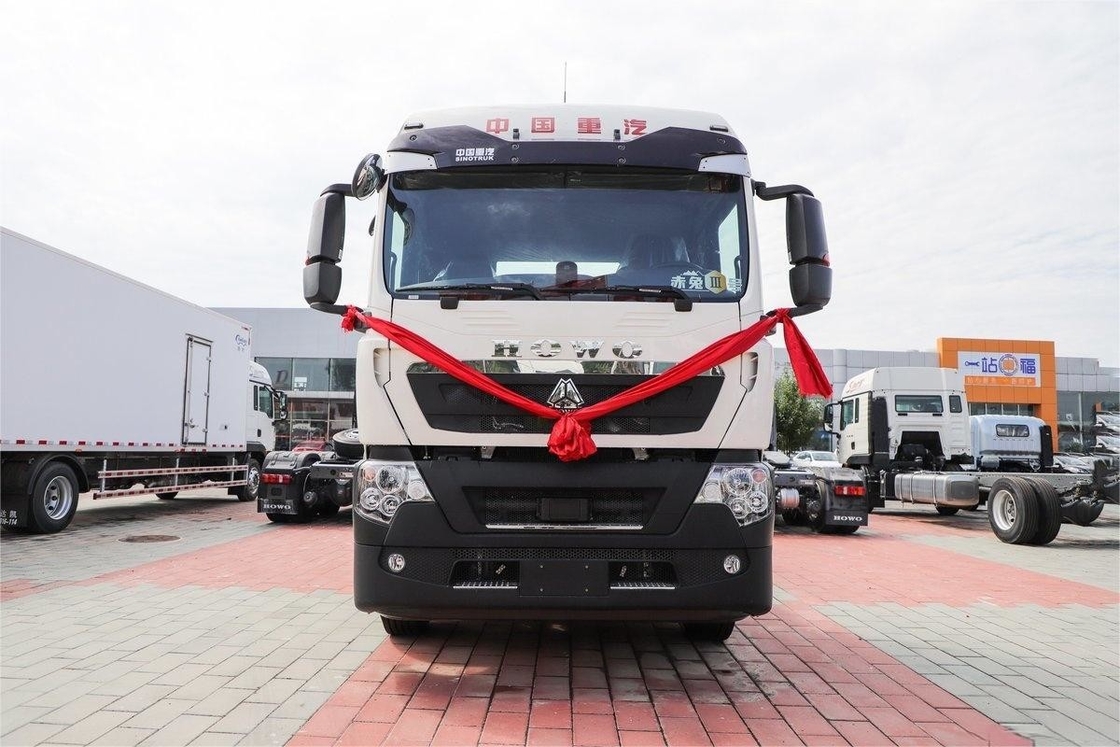 Howo Tracteur camions 12Gear 6*4 Dix pneus 460 Chevaux 6 cylindres moteur diesel à une rangée Semi
