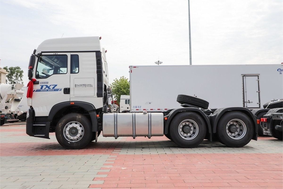 Howo Tracteur camions 12Gear 6*4 Dix pneus 460 Chevaux 6 cylindres moteur diesel à une rangée Semi