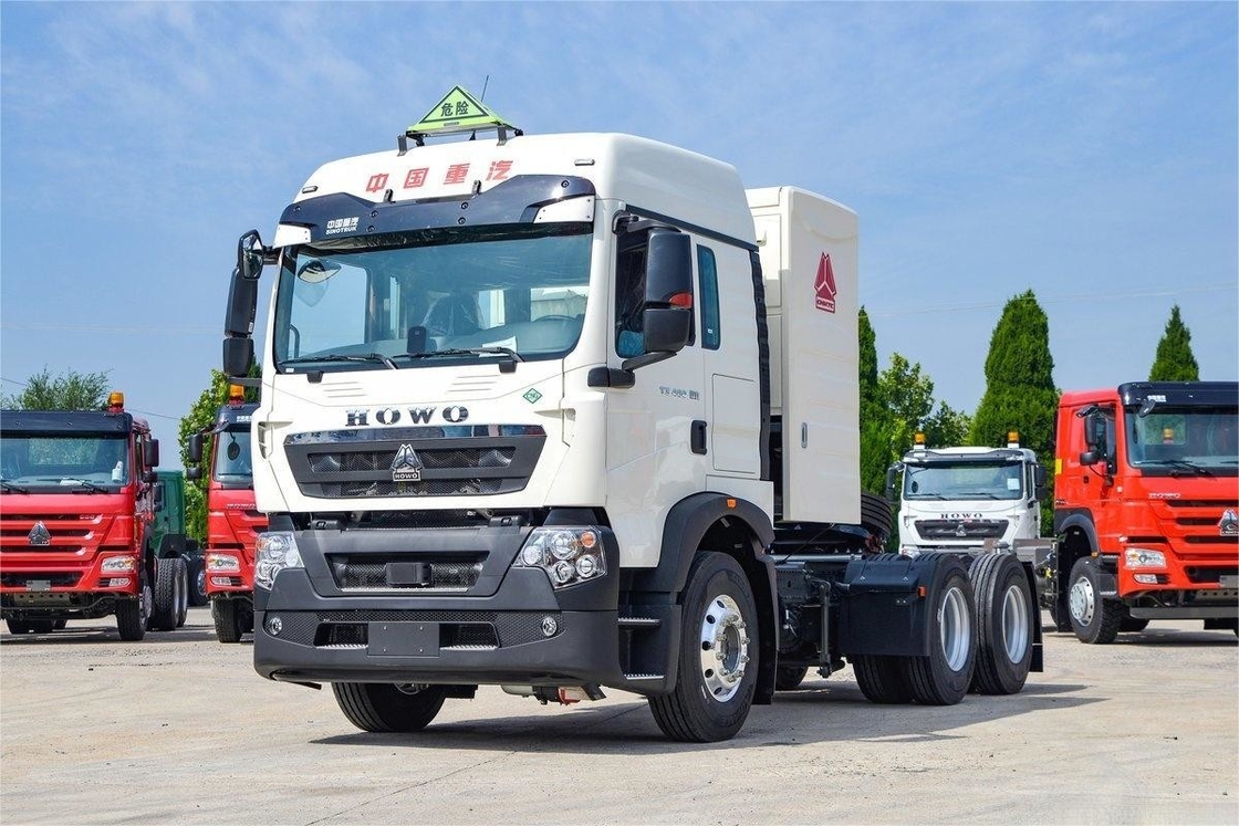 HOWO Poids lourd 460HP 6X4 GNC Marchandises dangereuses Tracteur national VI Huit roues arrière