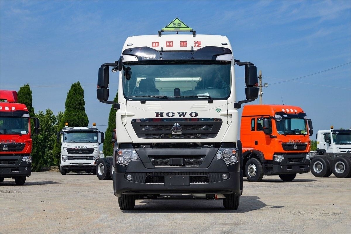 HOWO Poids lourd 460HP 6X4 GNC Marchandises dangereuses Tracteur national VI Huit roues arrière