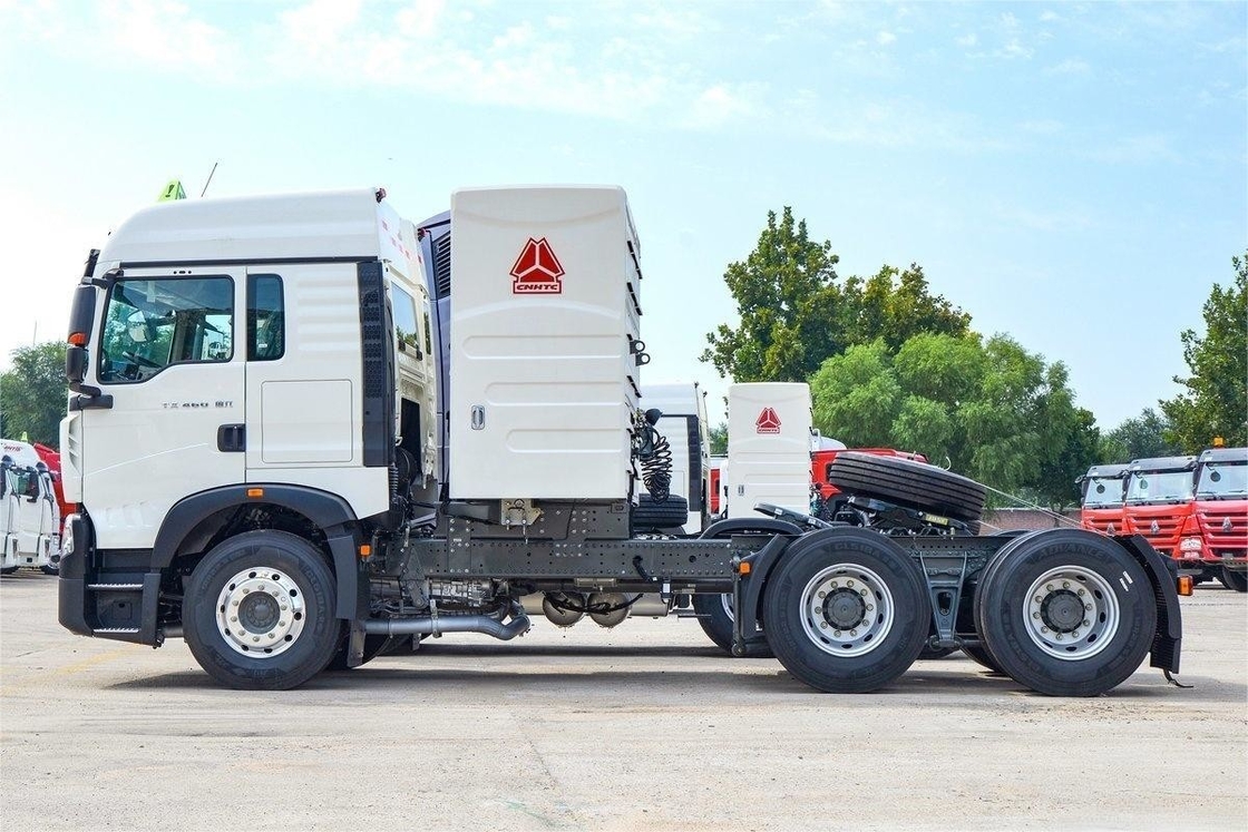 HOWO Poids lourd 460HP 6X4 GNC Marchandises dangereuses Tracteur national VI Huit roues arrière