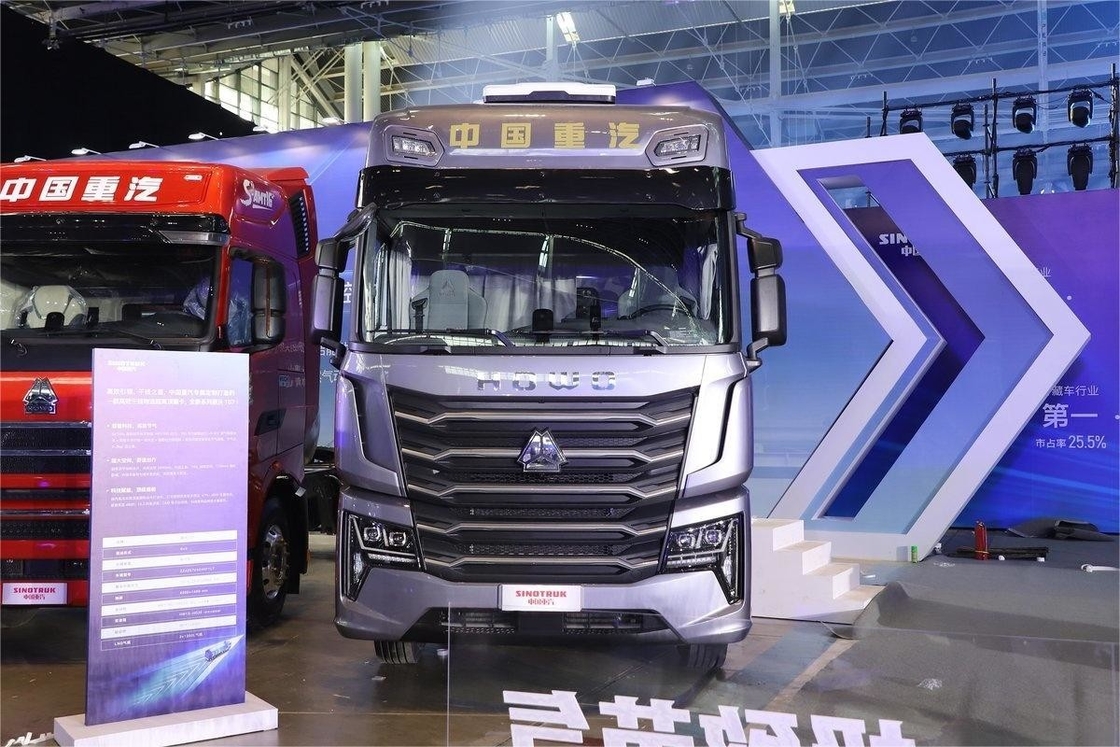 HOWO TS7 Camion lourd 700 chevaux 6X4 tampon hydraulique GNL à transmission automatique Tracteur à toit élevé