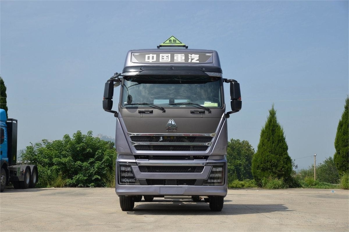 HOWO TH7 Camion 430HP 4X2 AMT Tracteur automatique de marchandises dangereuses Panneau d'écoulement latéral du châssis