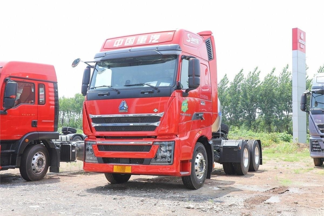 HOWO Camion lourd 530 chevaux 6X4 National VI Tracteur GNL Camion Tissu déflecteur d'air latéral