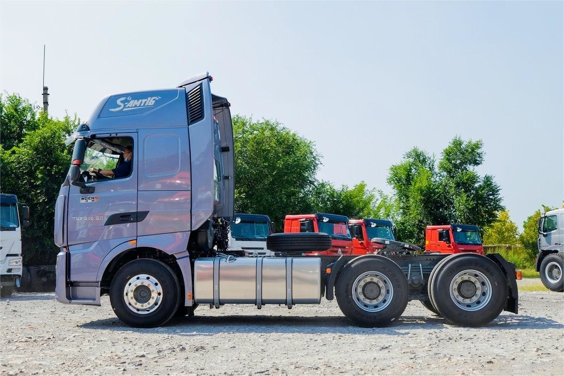 HOWO TH7 Camion 610HP 6*4 AMT Tracteur de marchandises dangereuses automatique Camion déflecteur de toit élevé