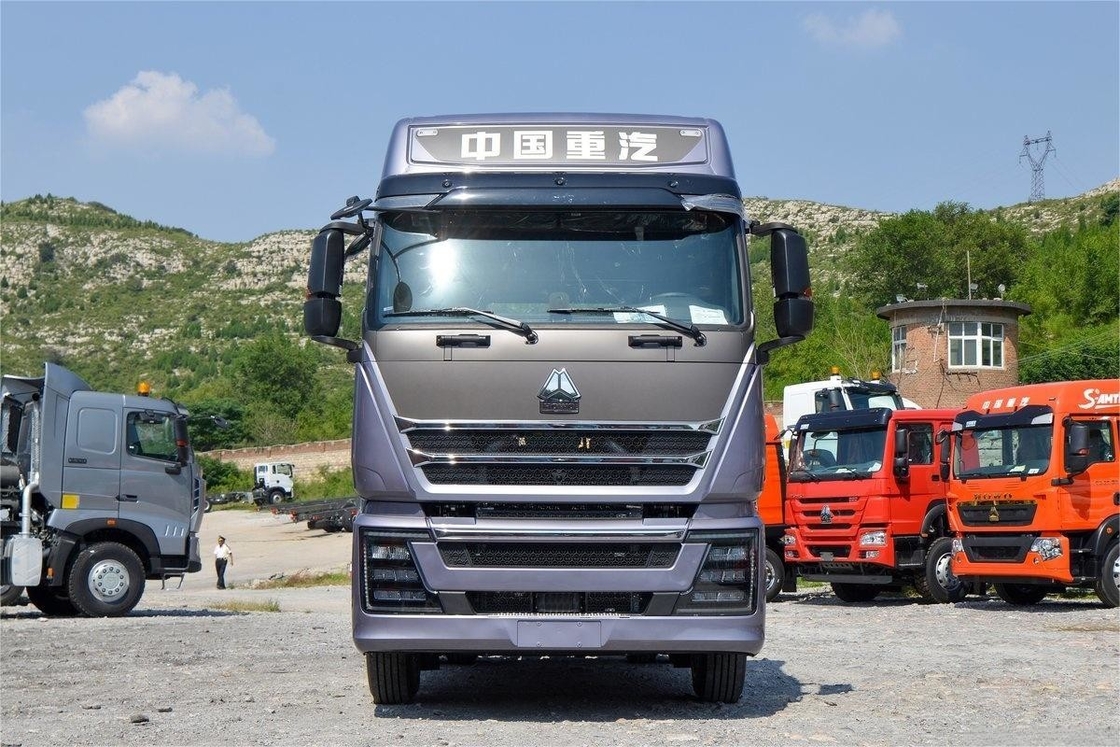HOWO TH7 Camion 610HP 6*4 AMT Tracteur de marchandises dangereuses automatique Camion déflecteur de toit élevé