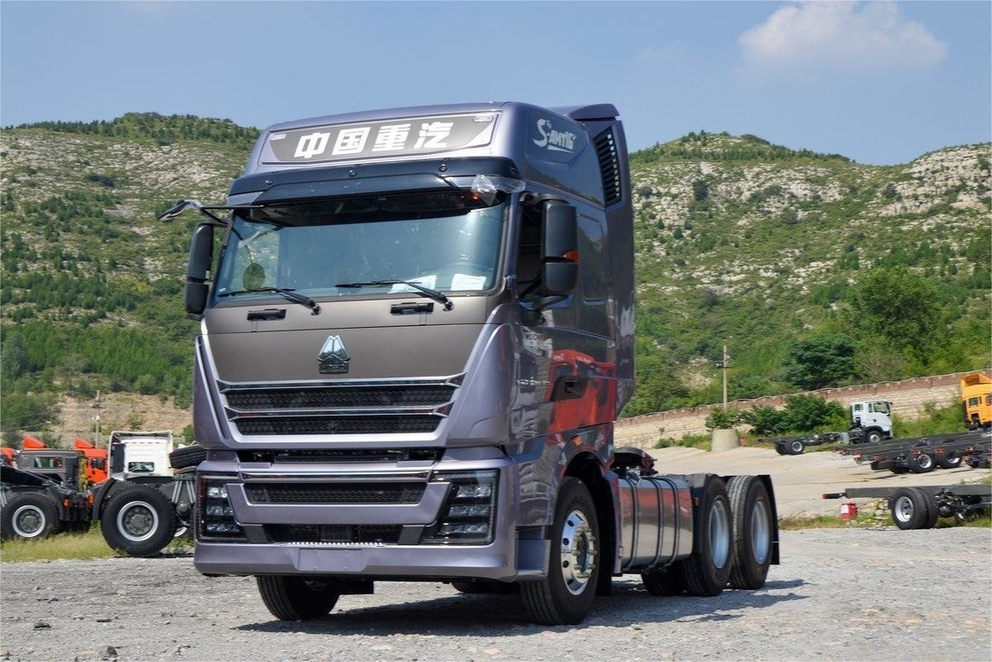 HOWO TH7 Camion 610HP 6*4 AMT Tracteur de marchandises dangereuses automatique Camion déflecteur de toit élevé