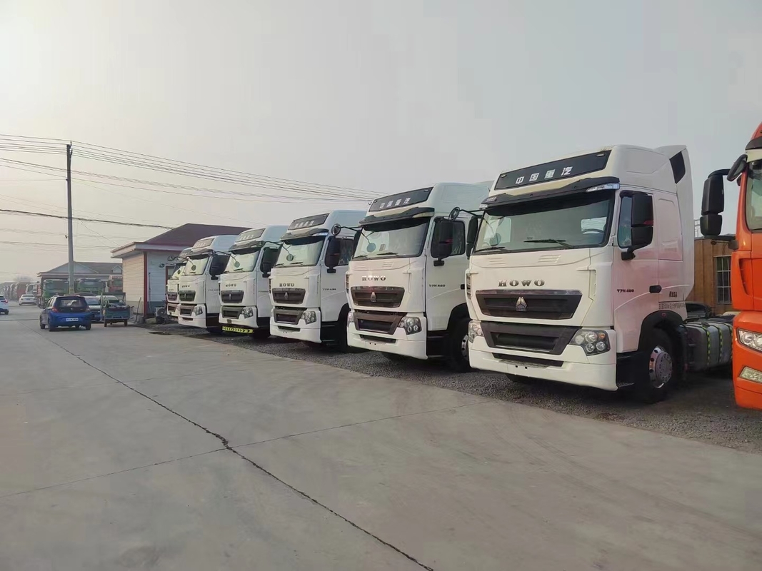 Camion chinois d'occasion Howo 10 roues T7H Tracteur tête d'homme moteur 480hp cabine haut toit avec A / C