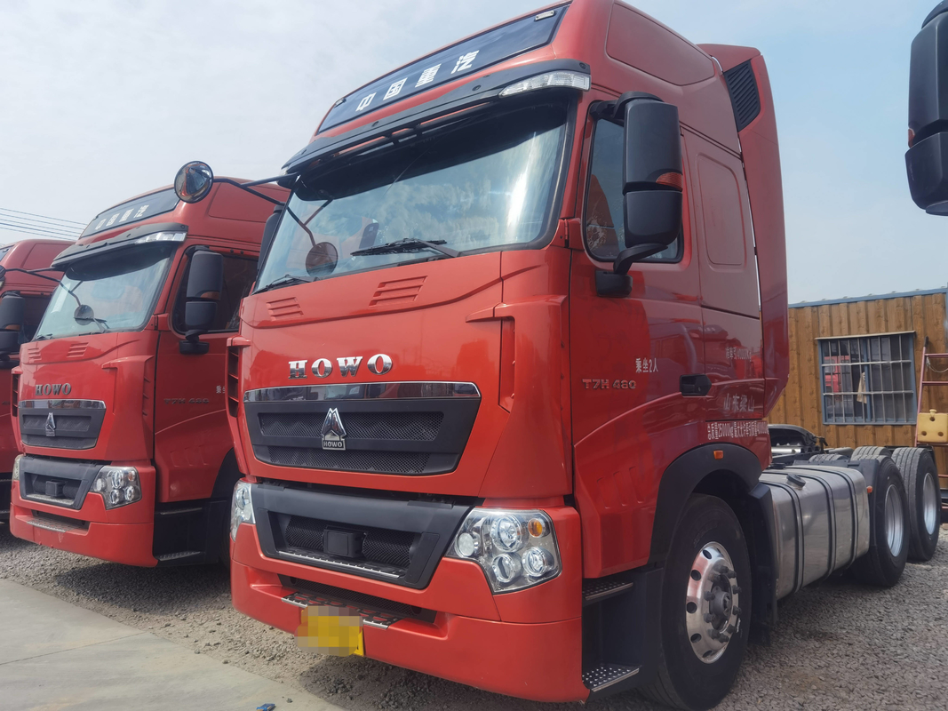 Sino Tracteur Truck Tête Rouge Couleur 6×4 Mode de conduite L'évier à feuille Une rangée Avec LHD couchette
