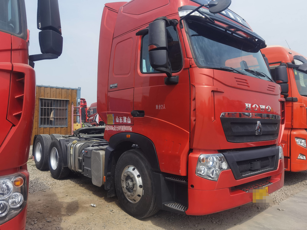 Sino Tracteur Truck Tête Rouge Couleur 6×4 Mode de conduite L'évier à feuille Une rangée Avec LHD couchette