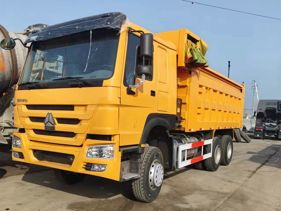 Chariot à camions chinois nouveau grand seau de 30 tonnes 6*4 Howo Tipper avec couvercle nouveaux pneus single sleeper