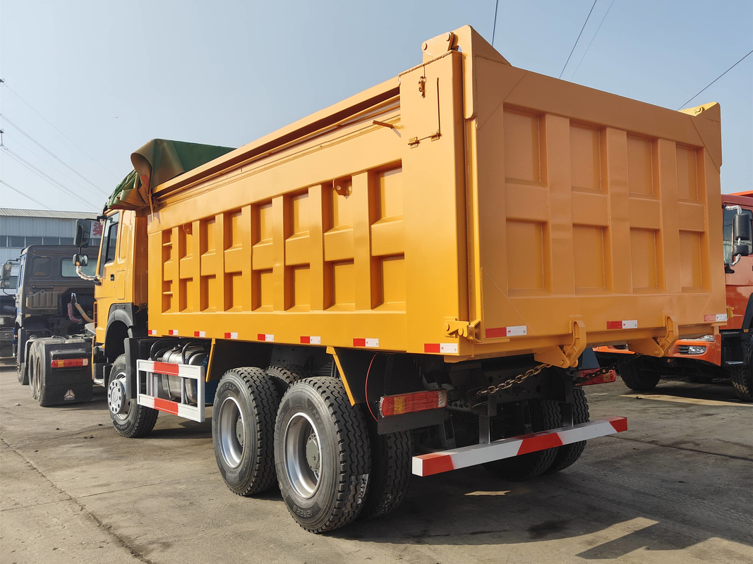 Chariot à camions chinois nouveau grand seau de 30 tonnes 6*4 Howo Tipper avec couvercle nouveaux pneus single sleeper
