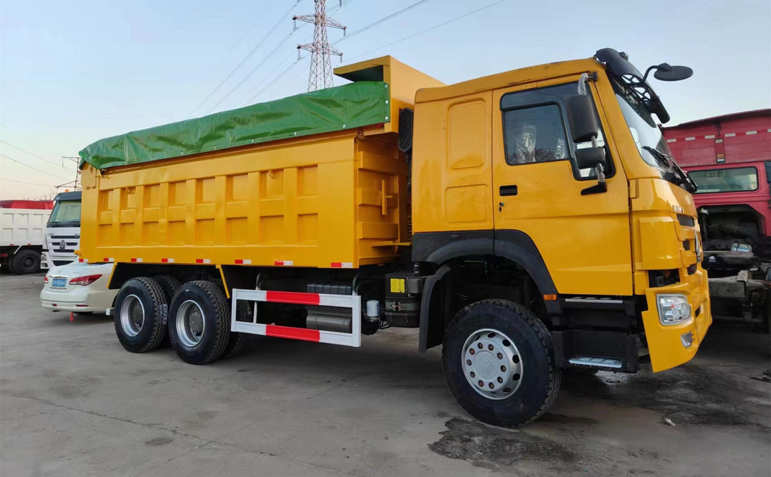 Chariot à camions chinois nouveau grand seau de 30 tonnes 6*4 Howo Tipper avec couvercle nouveaux pneus single sleeper